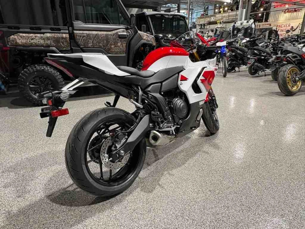 Yamaha Yzf-r7 70e Anniversaire 2026 alt