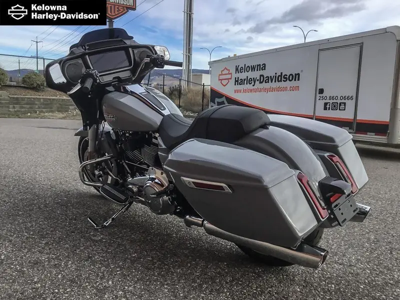 2026 Harley-Davidson FLHX - Street Glide® thumbnail 21