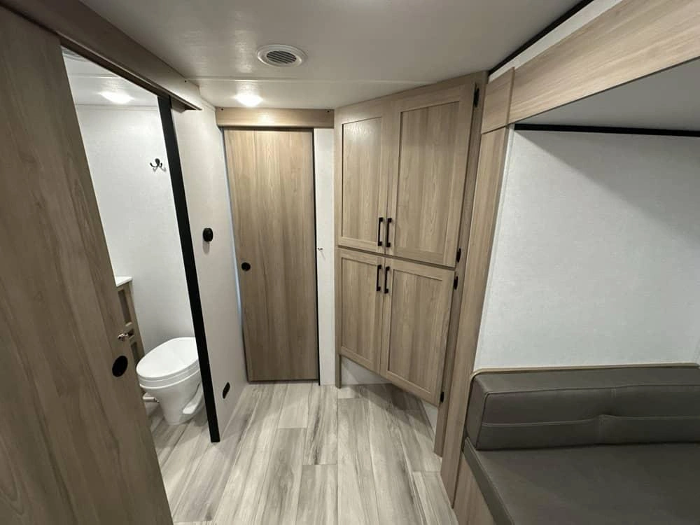 Keystone Rv Coleman 27 B 2026 alt