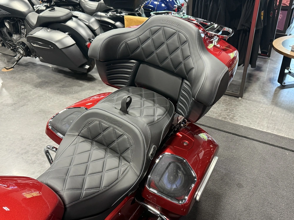 2026 Indian Motorcycle Pursuit Limited 112 alt
