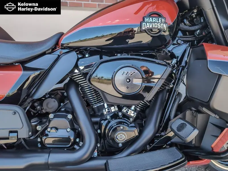 2025 Harley-Davidson FLHXU - Street Glide® Ultra thumbnail 10