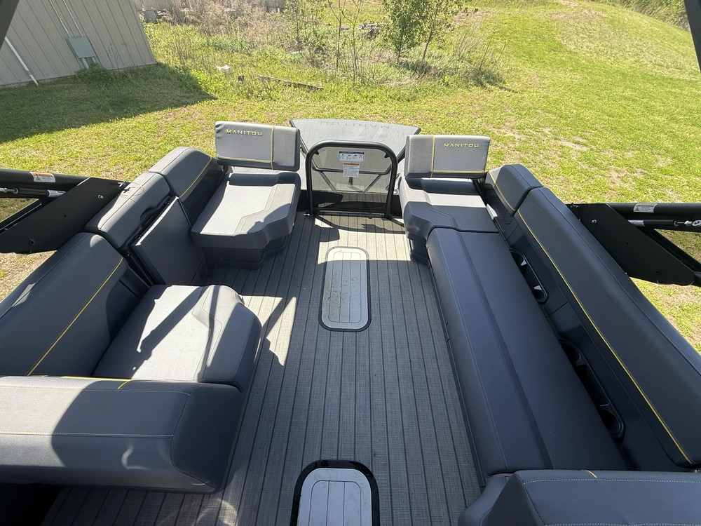2025 Manitou Explore 24 Stealth alt