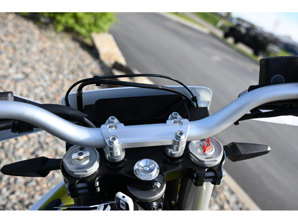 2027 Husqvarna 701 Enduro alt