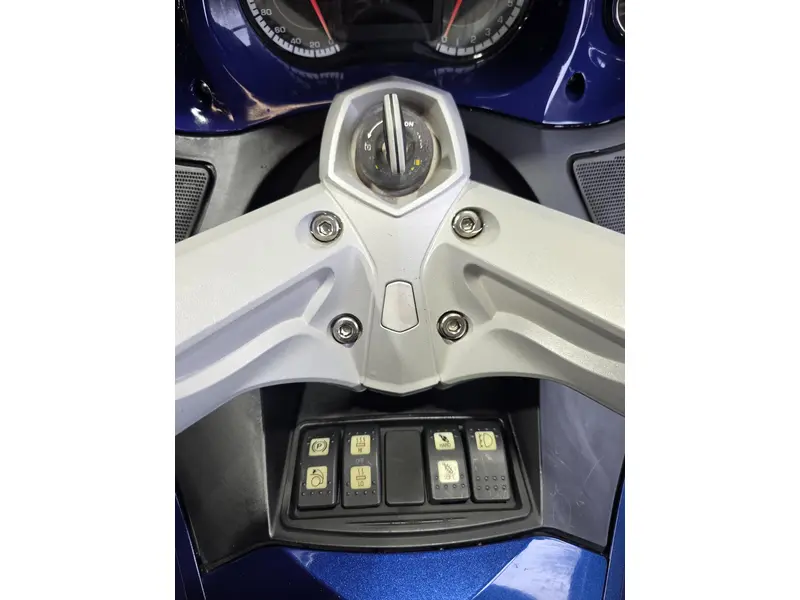 2011 Can-Am Roadster RT S thumbnail 5