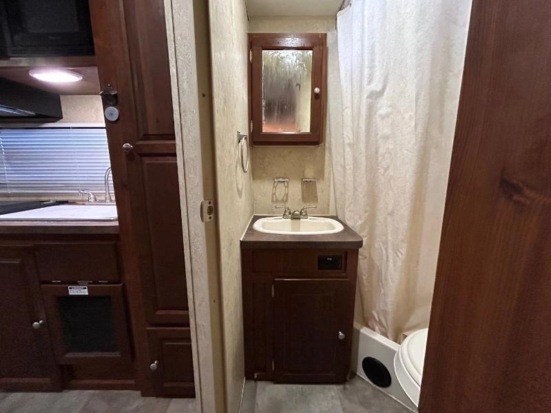 2014 Forest River Flagstaff Shamrock 233ss alt