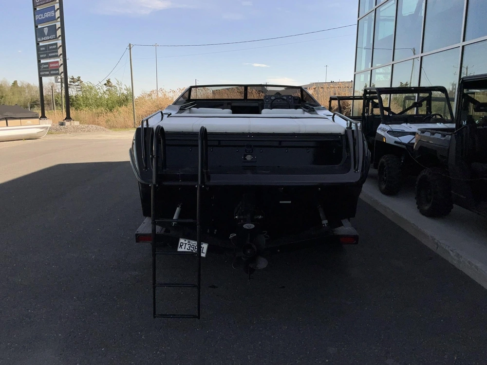 1990 Baja Boats Outlaw 27 alt
