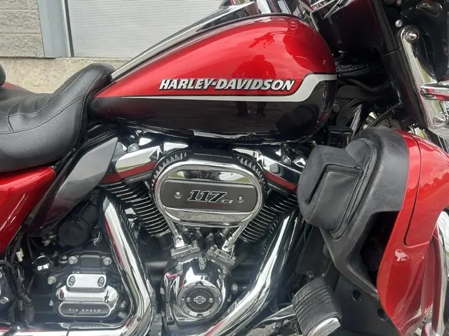 2021 Harley-Davidson Tri Glide Ultra FLHTCUTGSE thumbnail 2