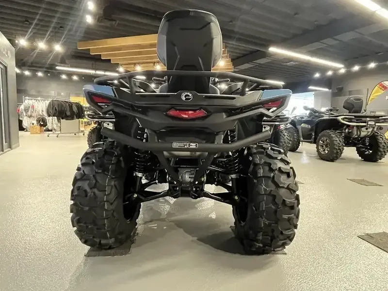 2026 Can-Am OUTLANDER MAX 700 XT thumbnail 3