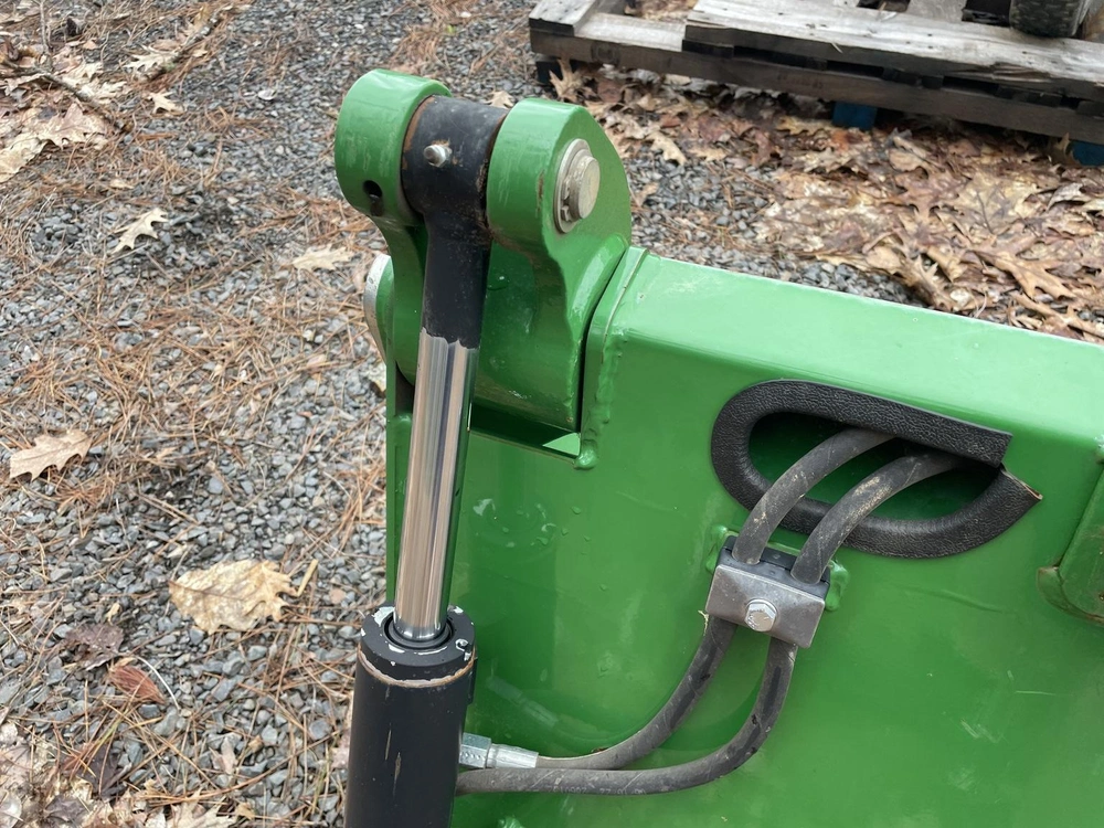 2022 John Deere 3039r alt