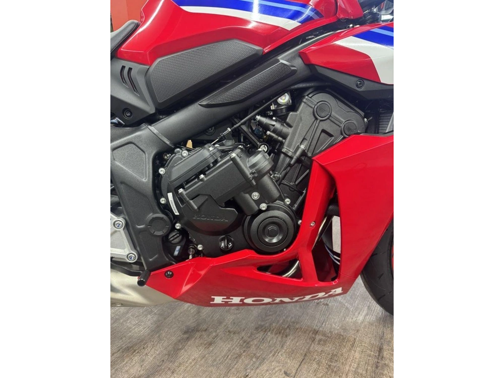 2026 Honda Cbr650r E-clutch Abs alt