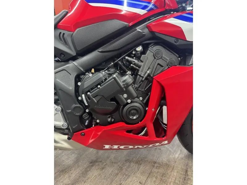 2026 Honda CBR650R E-Clutch ABS thumbnail 9