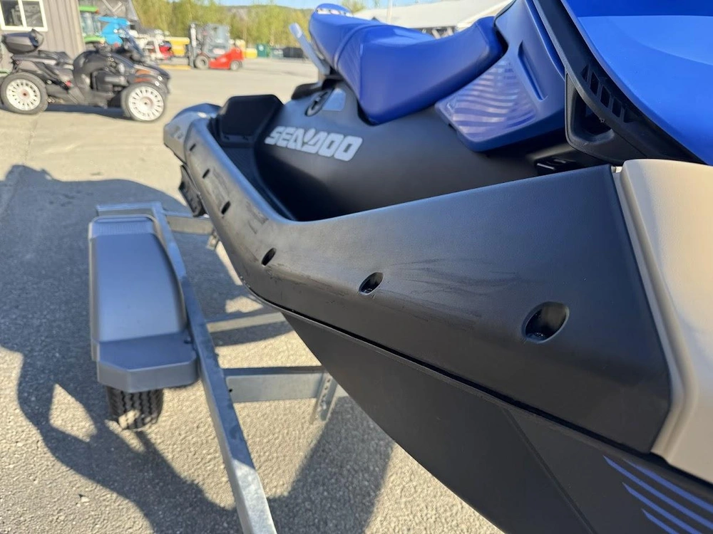 Sea-doo Spark Trixx 3up Audio 2025 alt