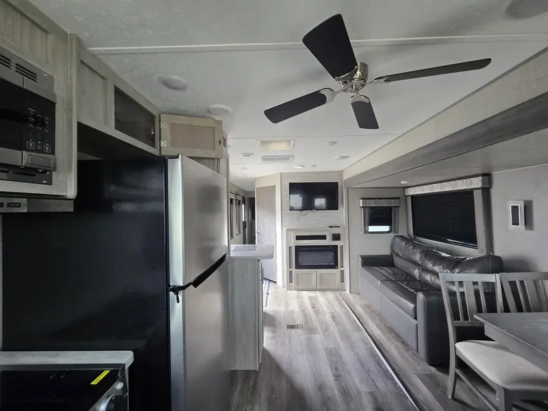 2023 Coachmen Catalina 39FKTS thumbnail 8
