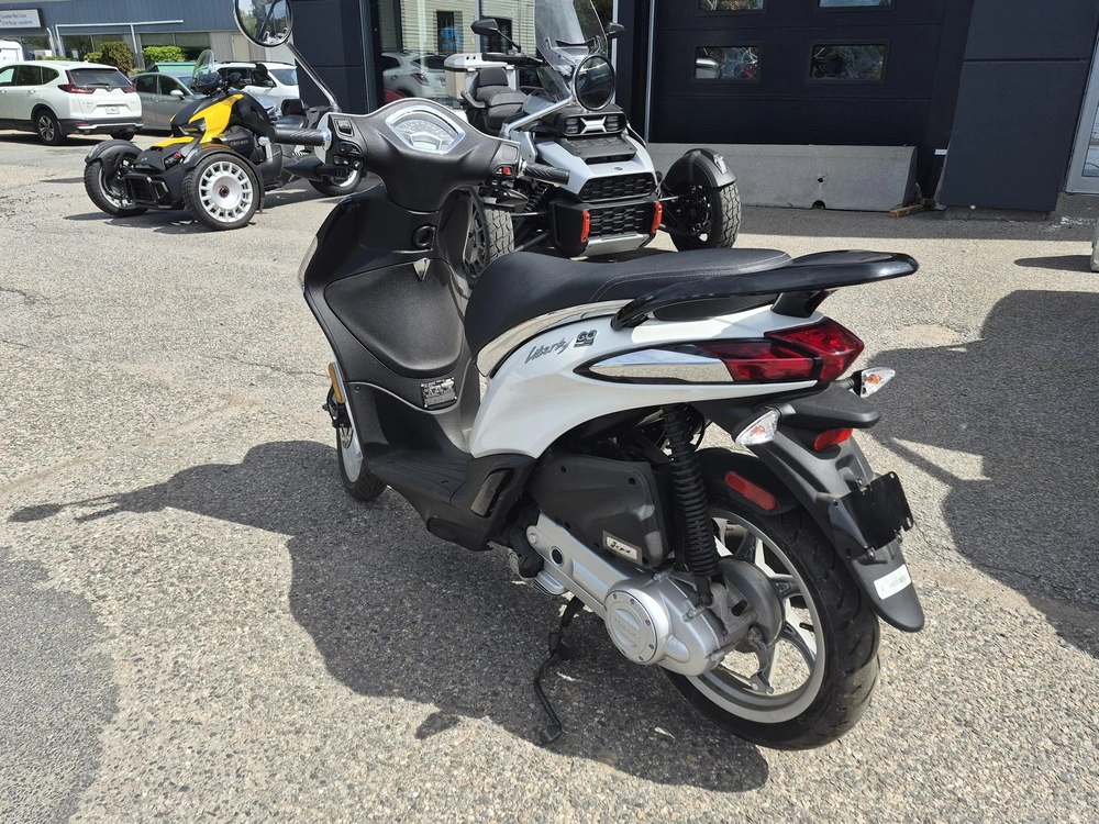 2023 Piaggio Liberty 50 Bianco My23 alt