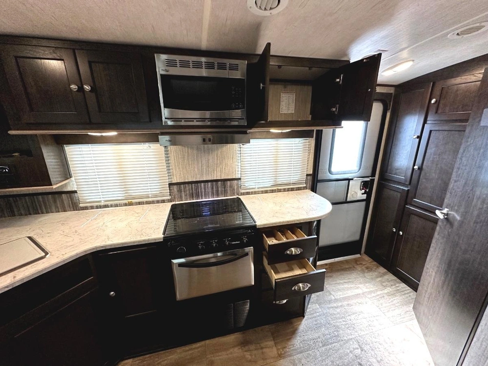 2018 Cruiser Rv Shadow Cruiser 225rbs alt