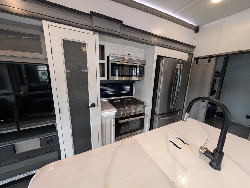 2023 Keystone RV Montana thumbnail 12