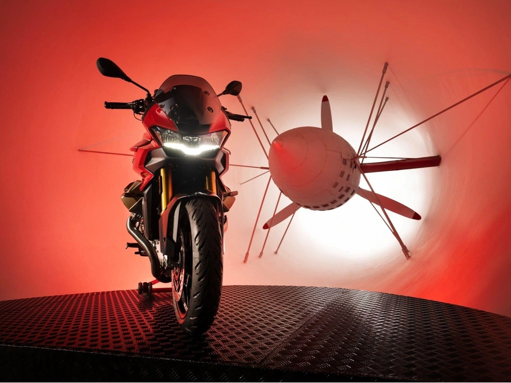 Moto Guzzi V100 Mandello S Wind Tunnel 2025 alt