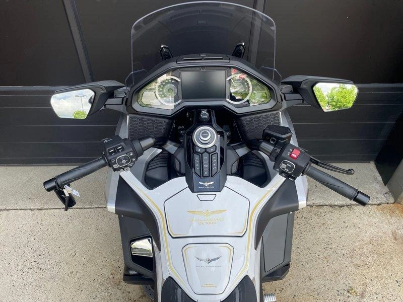 2025 Honda Gold Wing alt