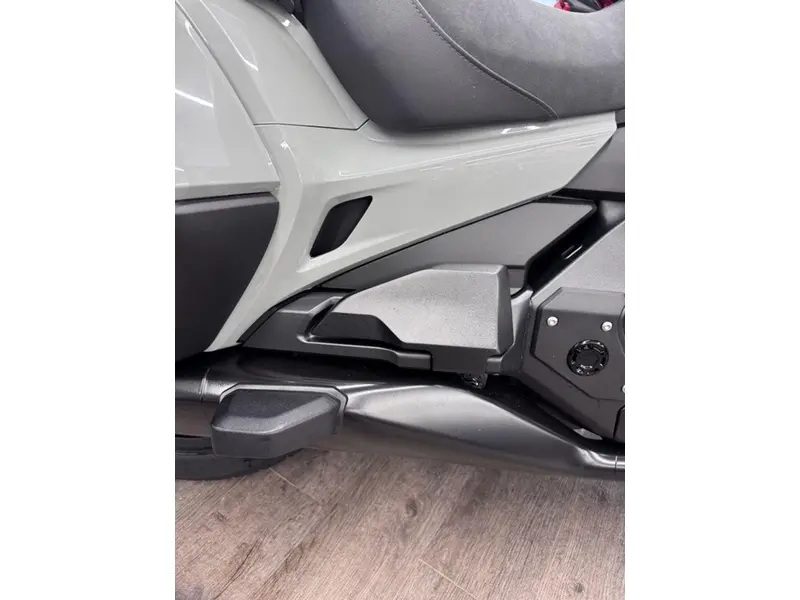 2026 Honda Gold Wing Tour thumbnail 11