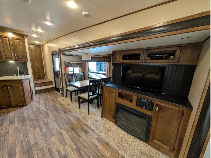 Coachmen Chaparral 29rls 2016 alt