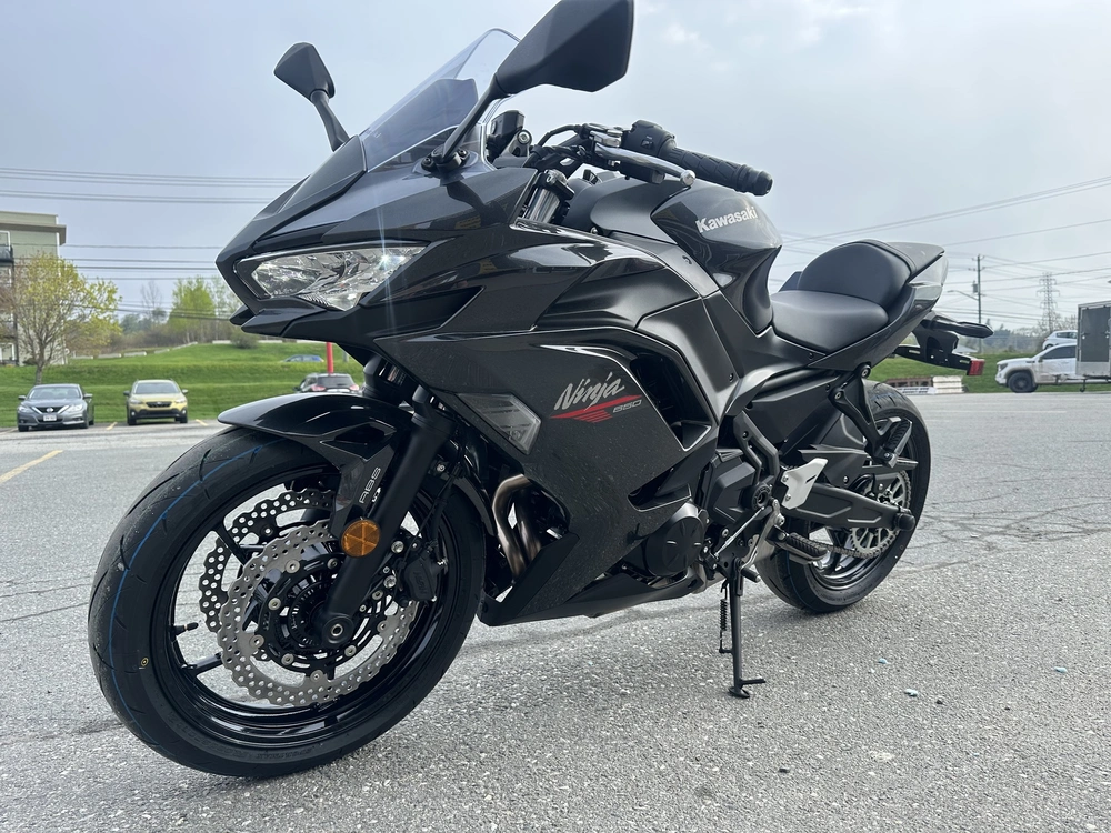 2026 Kawasaki Ninja 650 alt
