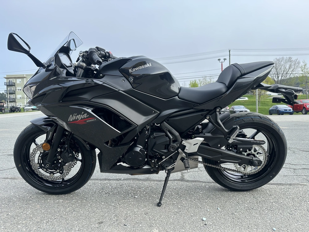 2026 Kawasaki Ninja 650 alt