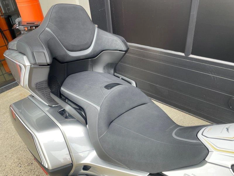 2025 Honda Gold Wing alt
