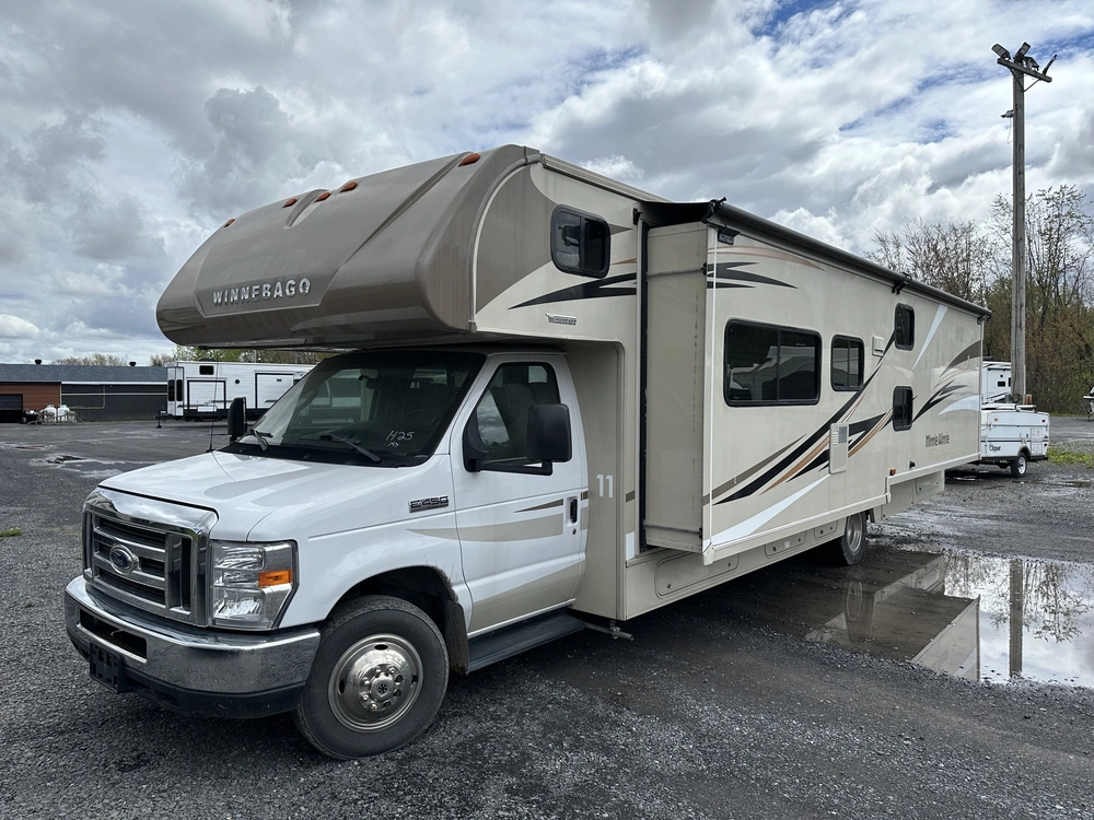 2018 Winnebago Minnie Winnie 31g alt