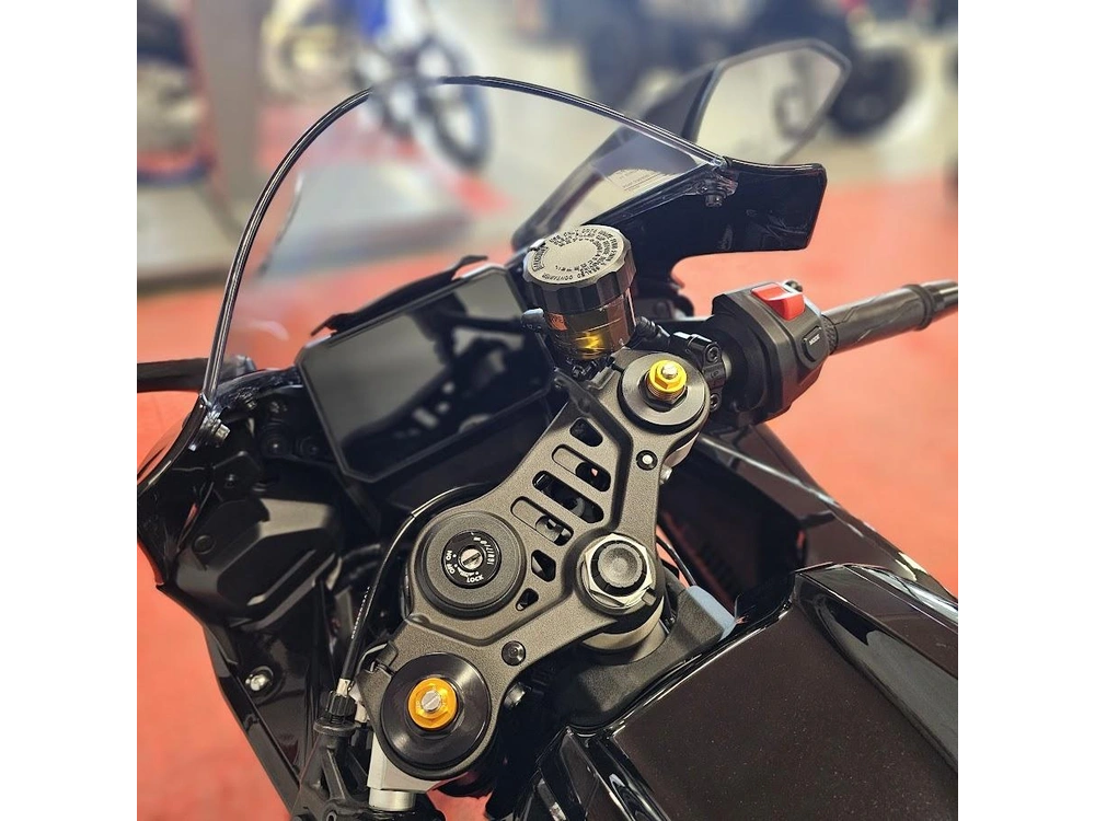 2026 Yamaha Yzf R7 alt