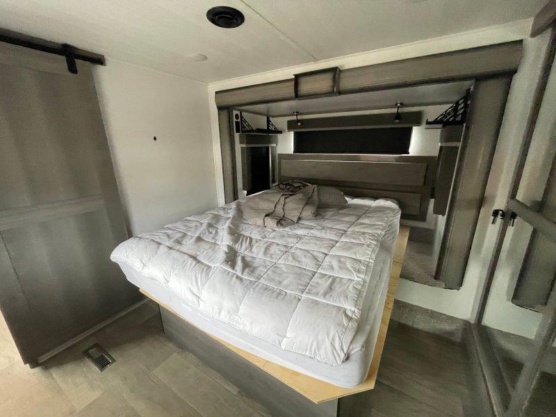 2022 Keystone RV Montana thumbnail 20