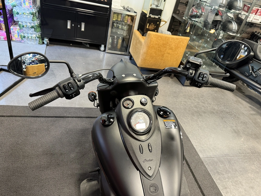 2026 Indian Motorcycle Springfield Dark Horse alt