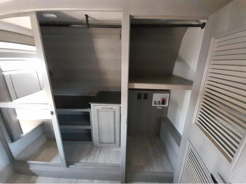 Keystone Rv Montana 3855br 2021 alt