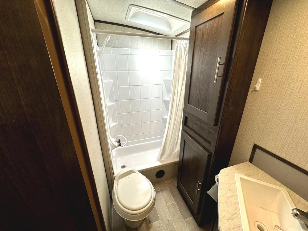 2020 Cruiser Rv Embrace El275 alt