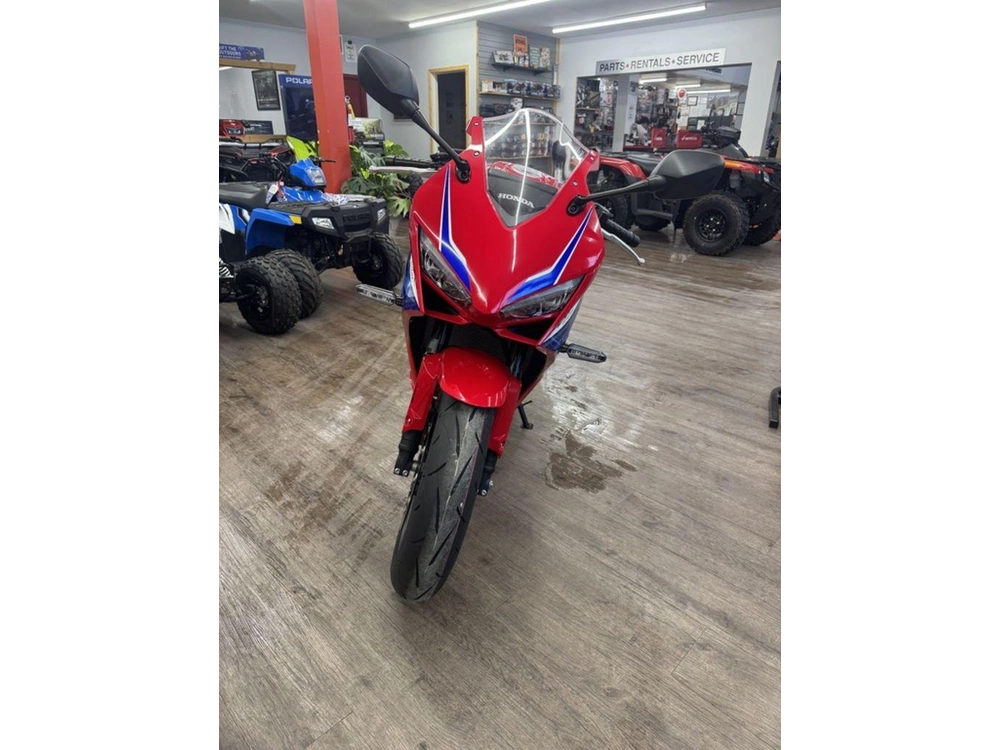 2026 Honda Cbr650r E-clutch Abs alt