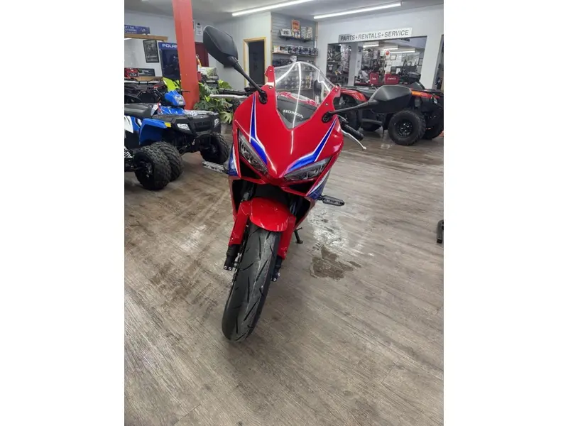 2026 Honda CBR650R E-Clutch ABS thumbnail 2