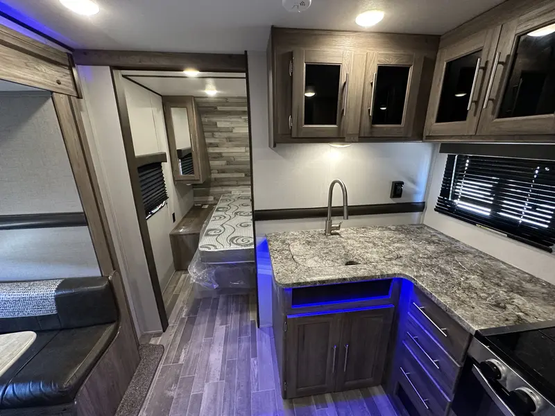 2020 Crossroads RV 280BH ZINGER thumbnail 31