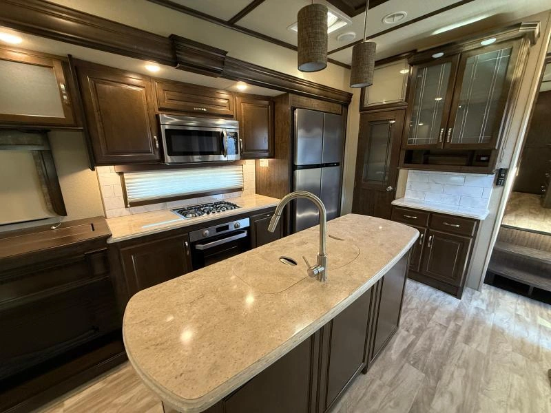 Grand Design Solitude 310gk 2019 alt