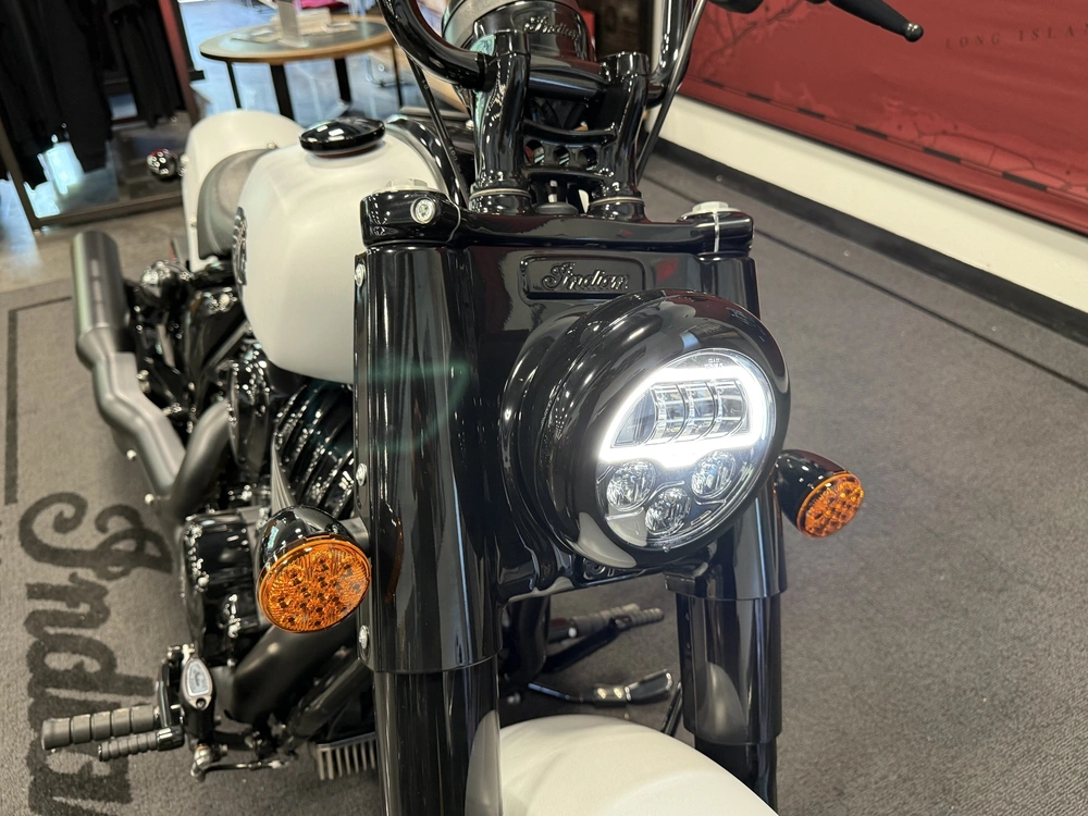 2026 Indian Motorcycle Chief Bobber Dark Horse alt