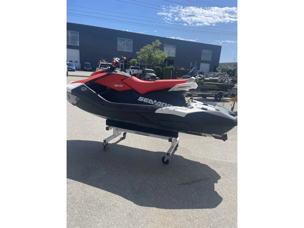 2026 Sea-doo Spark™ 3up Trixx 90 alt