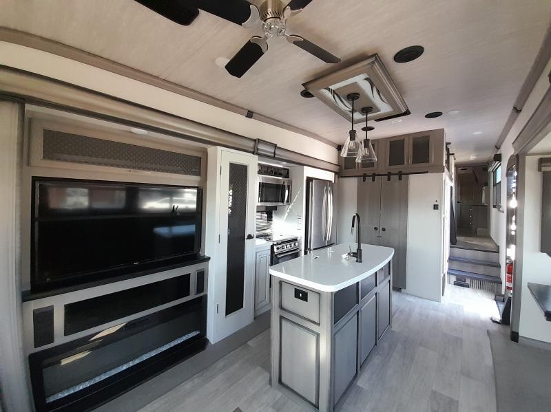 2021 Keystone RV Montana thumbnail 12