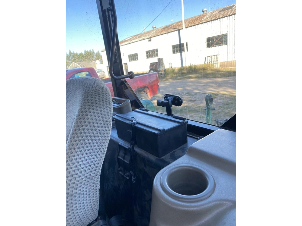 2017 John Deere 5100gn alt