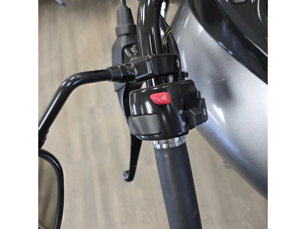 2017 Suzuki Boulevard M50 alt