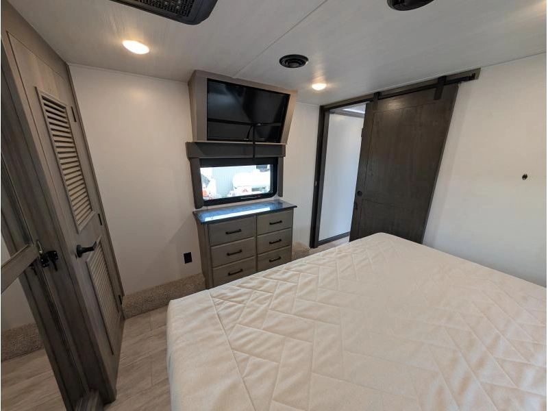 Keystone Rv Montana 3857br 2023 alt