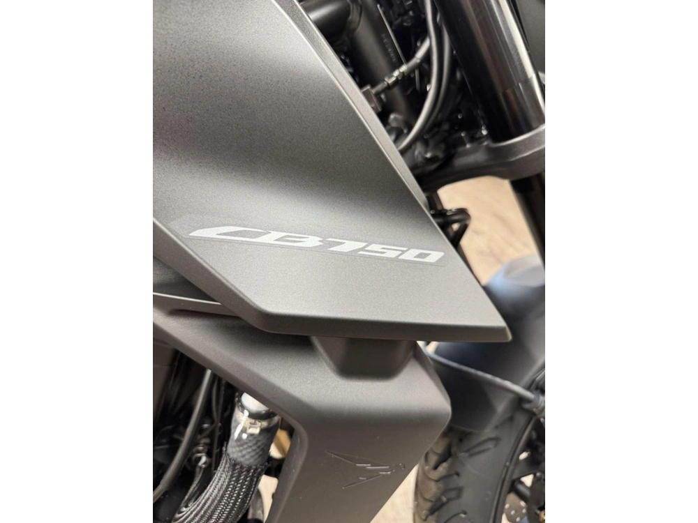 2025 Honda Cb750 alt