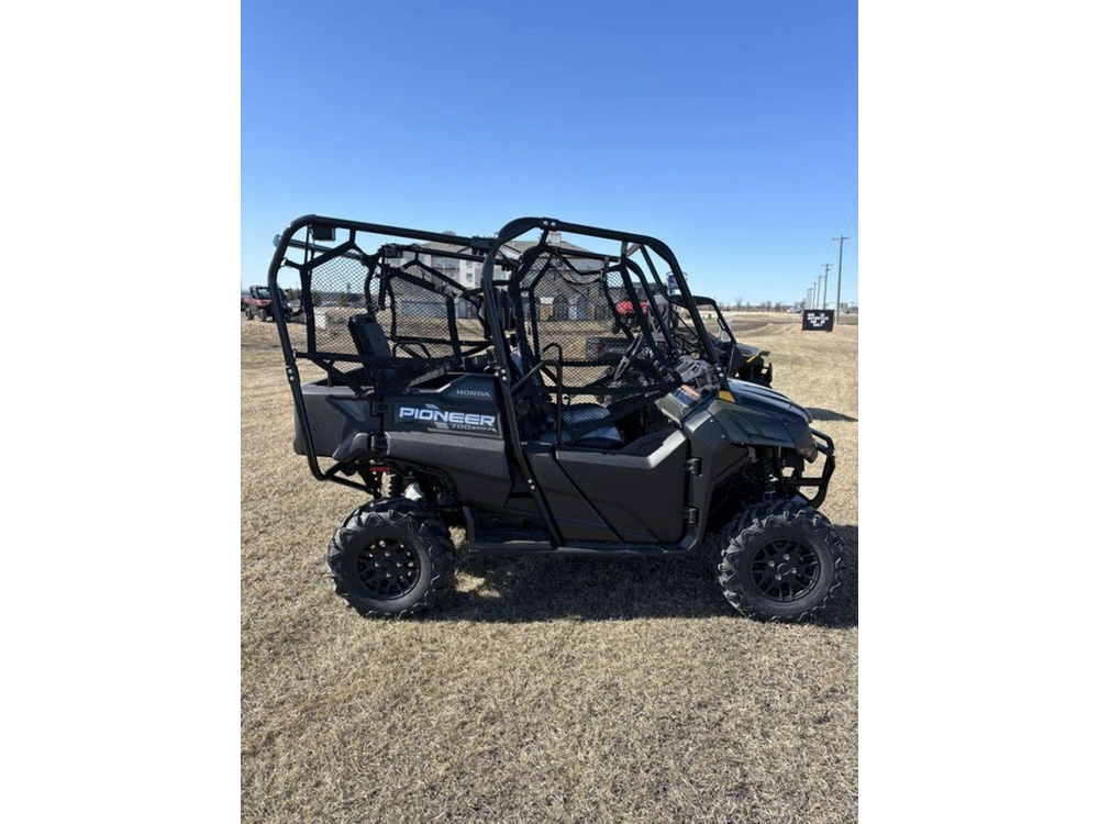 2025 Honda Pioneer 700-4p Dlx alt