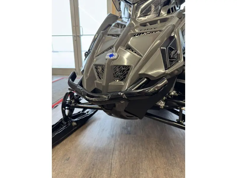 Polaris 650 Indy Adventure 137 Shadow Gray / Gloss Black 2025