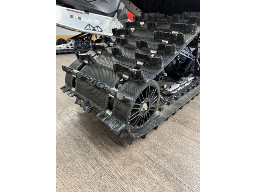 2025 Polaris Boost Indy Vr1 137 Shadow Gray / Gloss Black alt