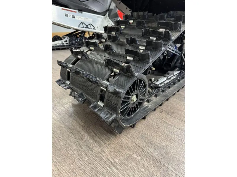 Polaris Boost Indy VR1 137 Shadow Gray / Gloss Black 2025