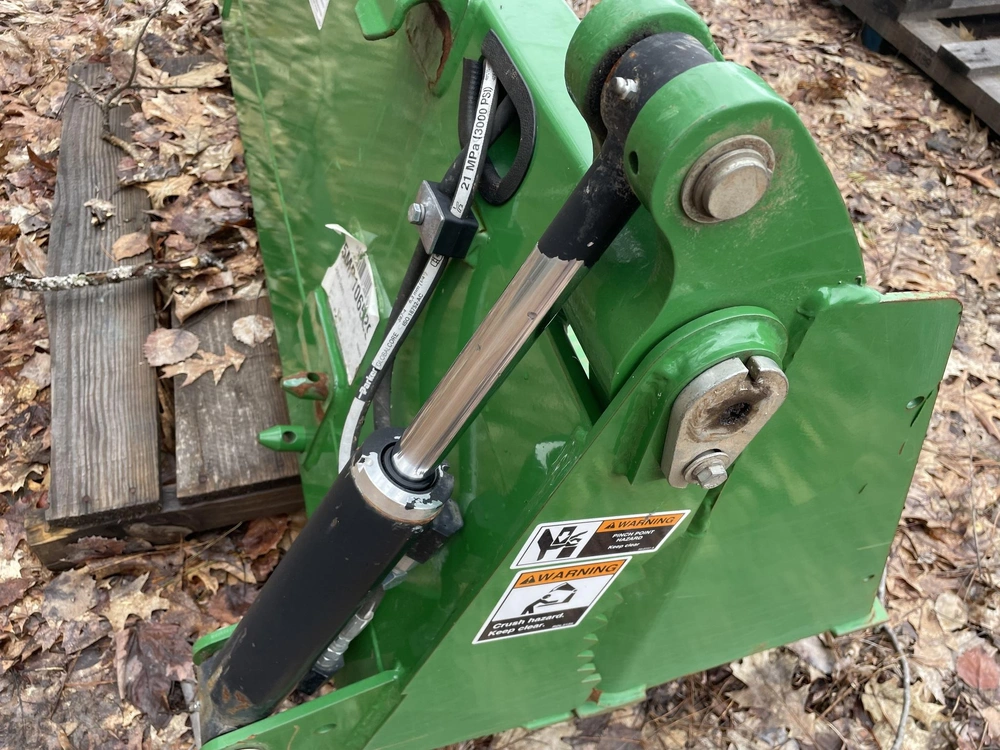 2022 John Deere 3039r alt