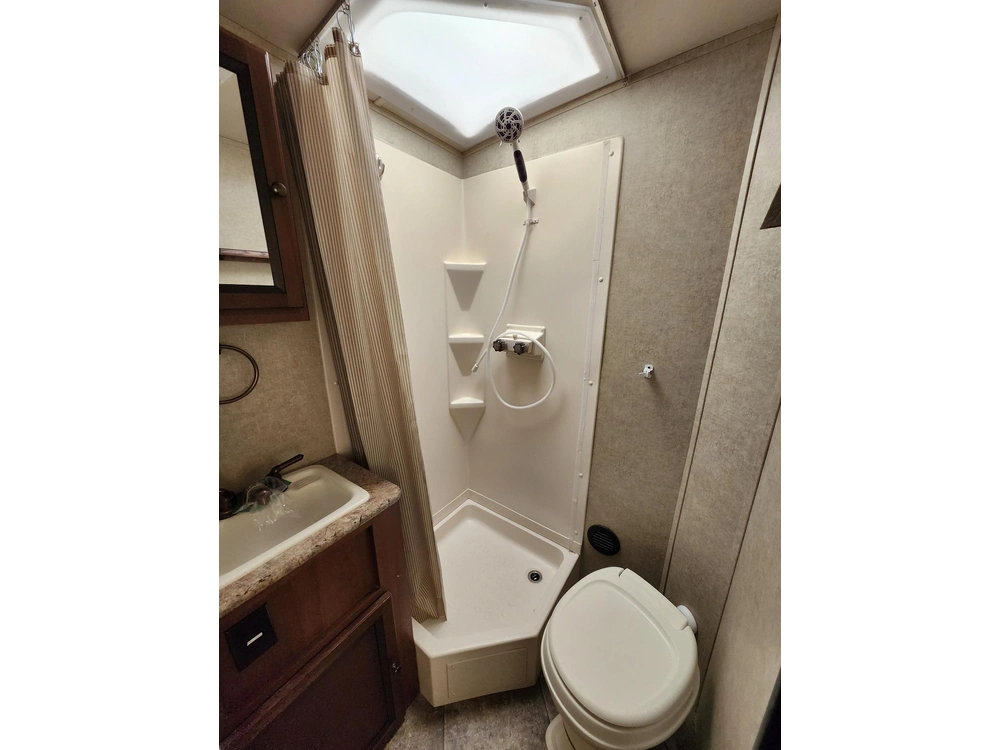 Palomino 213x Hybrid 2015 alt